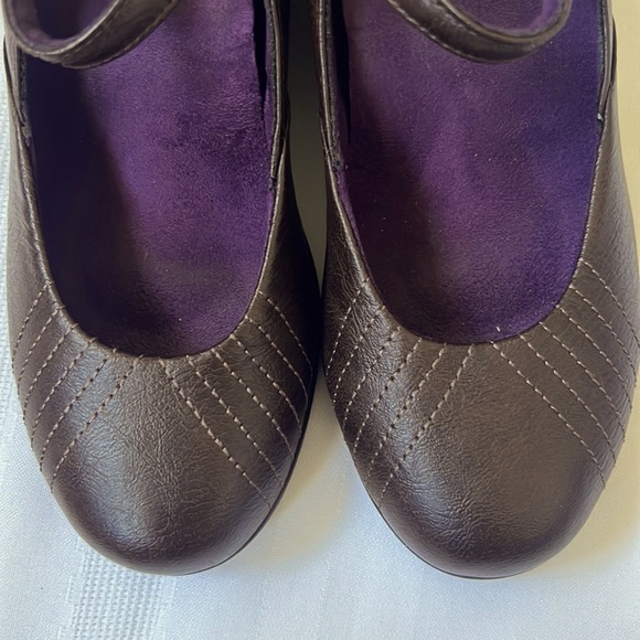 Vionic | Size 5 Womens (US) Brown and Purple Casual Wedge Heels - Picture 4 of 16